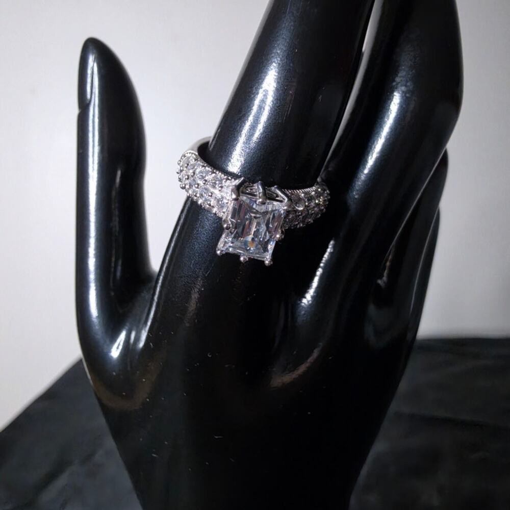 Tycoon Bella Luce 4.85CTW Emerald Cut Simulated Stone in 925 Plantinieve Size 8